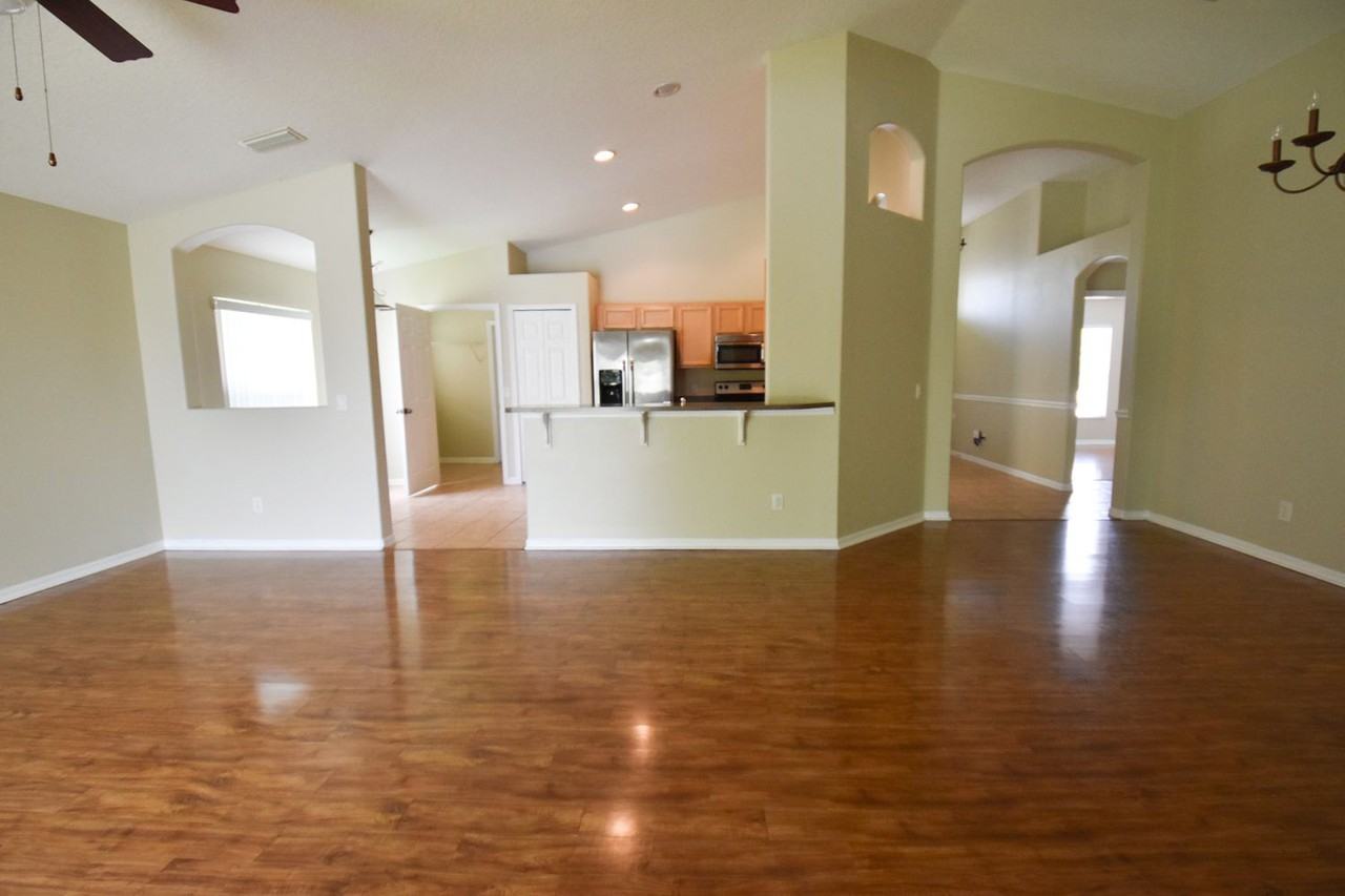 135 Sedgewood Cir - Photo 2 of 14