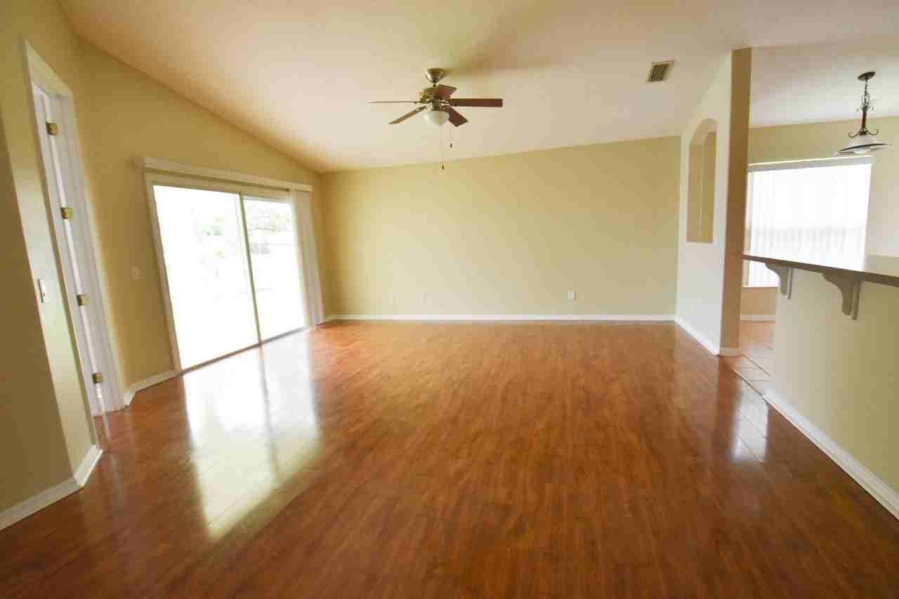 135 Sedgewood Cir - Photo 3 of 14