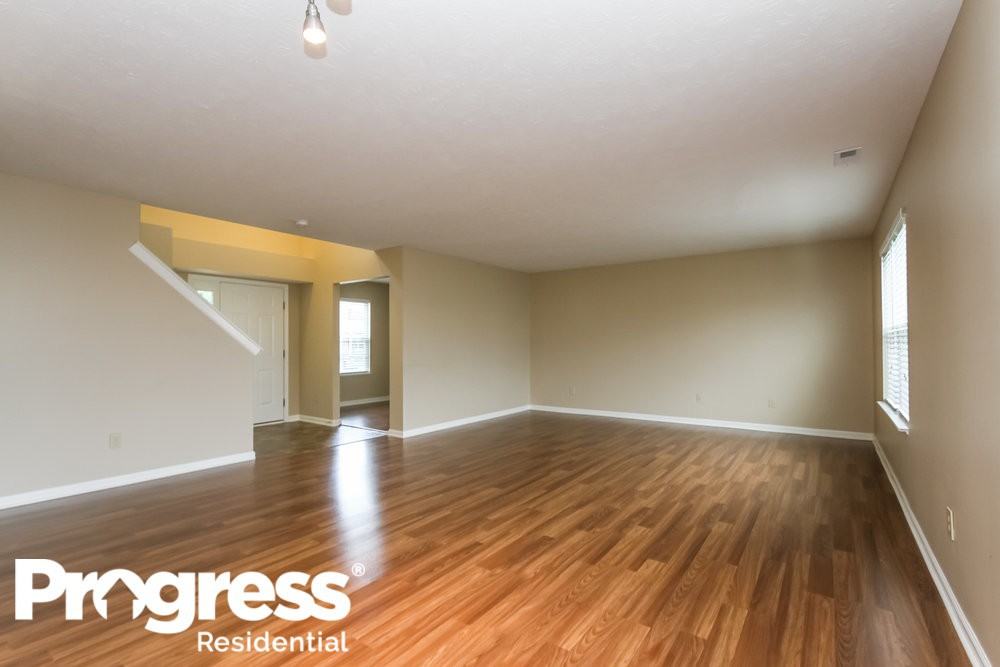 1220 Oak Hill Ln - Photo 2 of 20