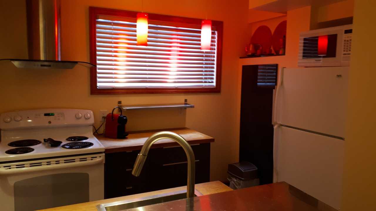 136 Rue Notre-Dame-de-l'île #C - Photo 2 of 8