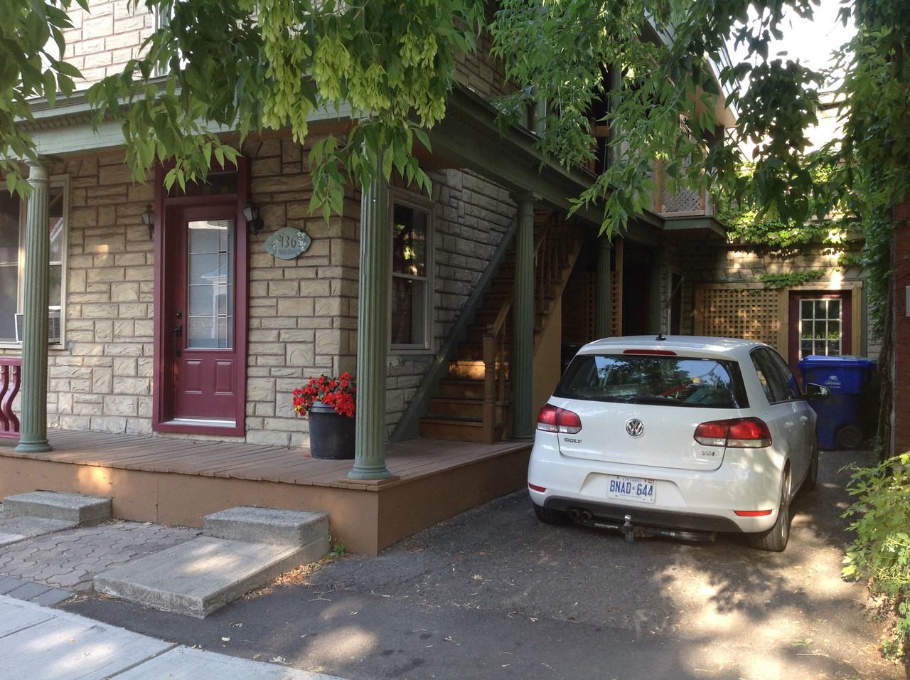 136 Rue Notre-Dame-de-l'île #C - Photo 7 of 8
