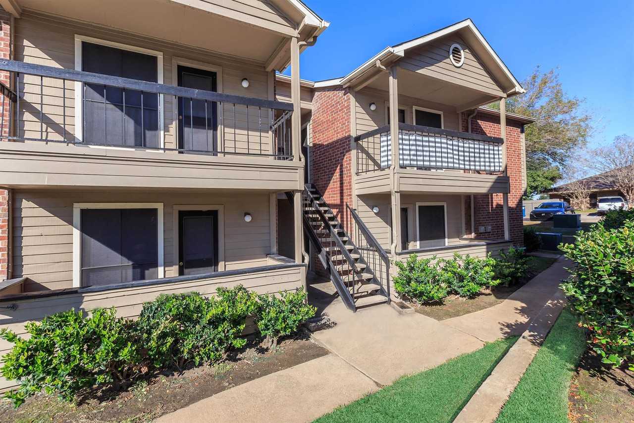 Stone Hollow Apartments - Photo 7 of 39