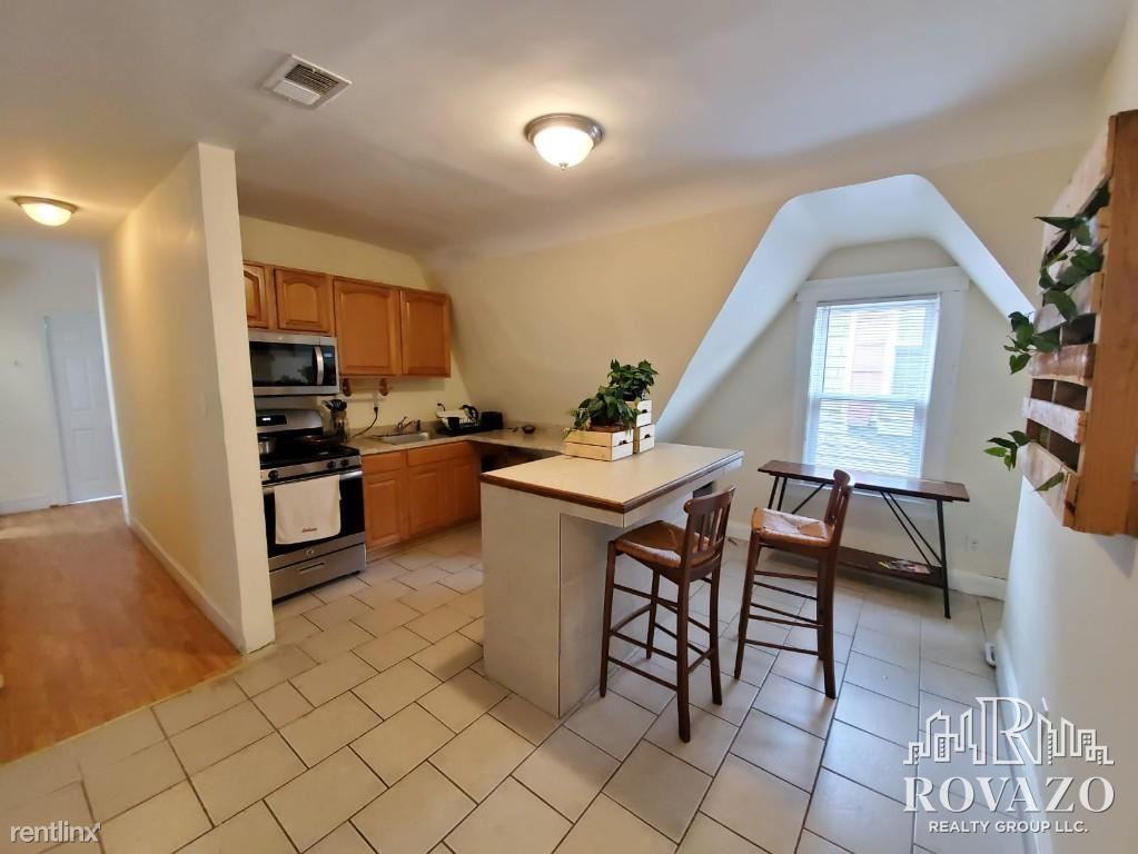 306 Arlington Ave - Photo 2 of 9