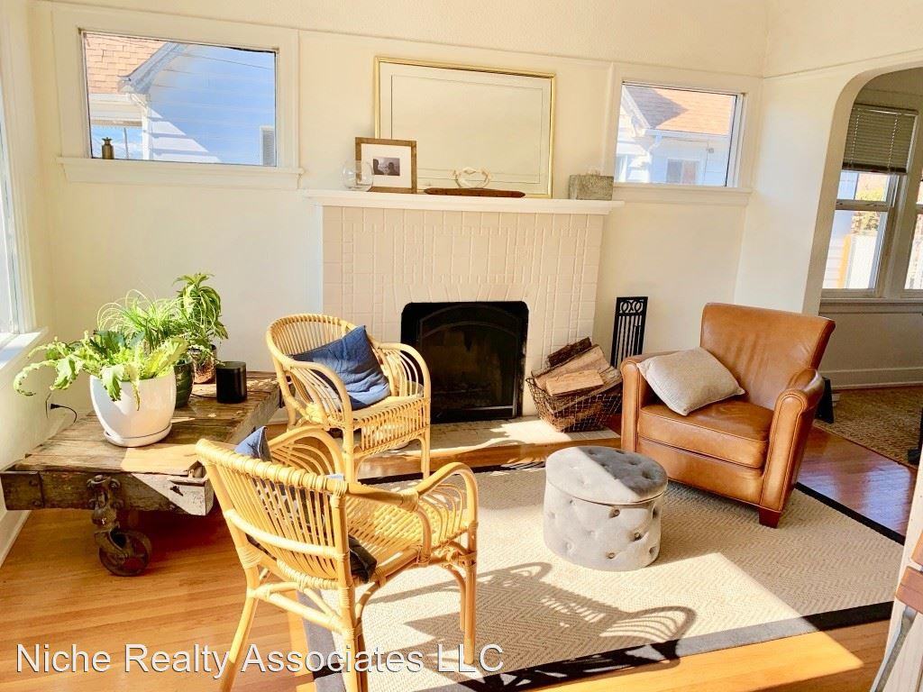 806 Ne 80th St - Photo 2 of 19