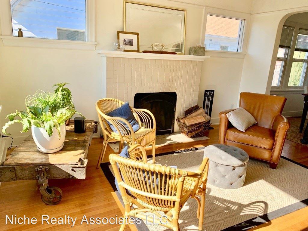 806 Ne 80th St - Photo 3 of 19