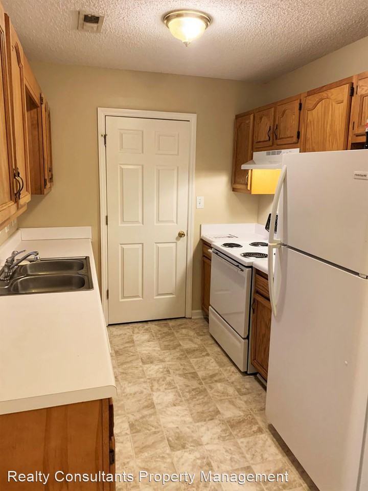 826 N English St - Photo 3 of 15