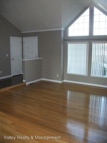 1858 Walker Dr - Photo 3 of 6