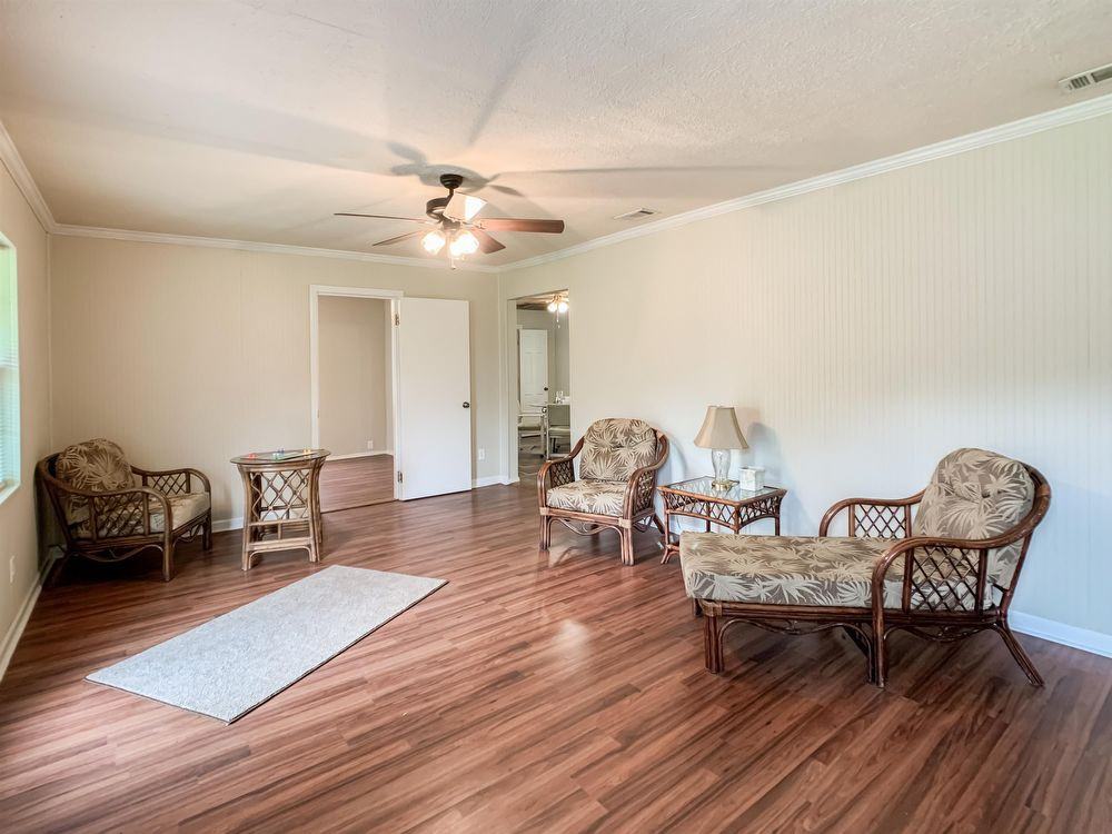 4697 Geneva Dr - Photo 2 of 10