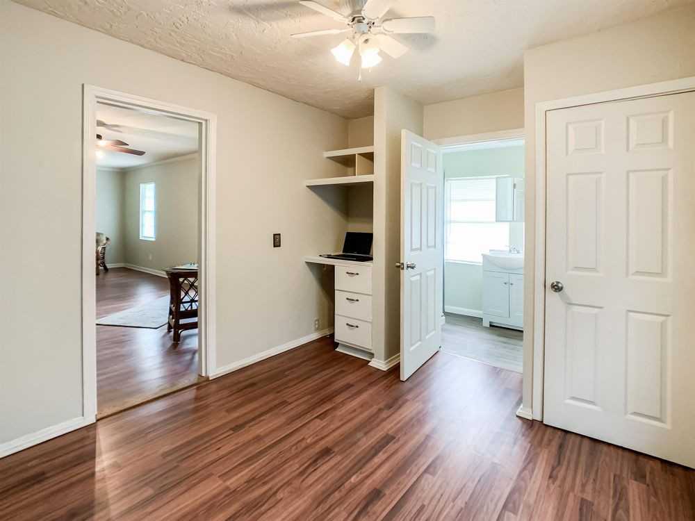 4697 Geneva Dr - Photo 3 of 10