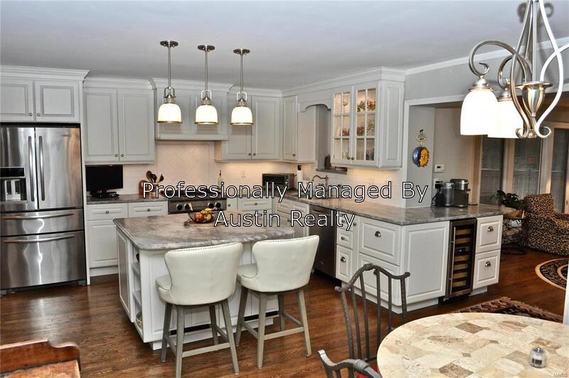 1480 Forest View Dr - Photo 3 of 21