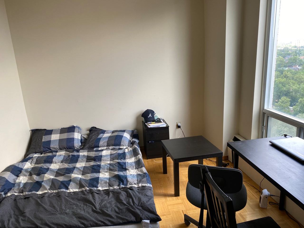 299 Glenlake Avenue - Photo 3 of 8