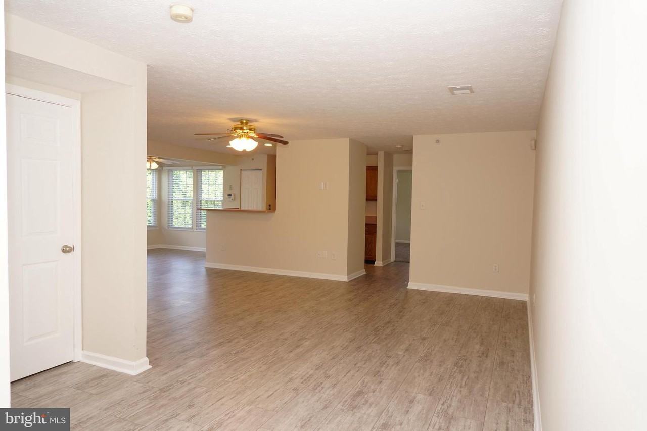 905 Blue Leaf Ct Apt C - Photo 2 of 33