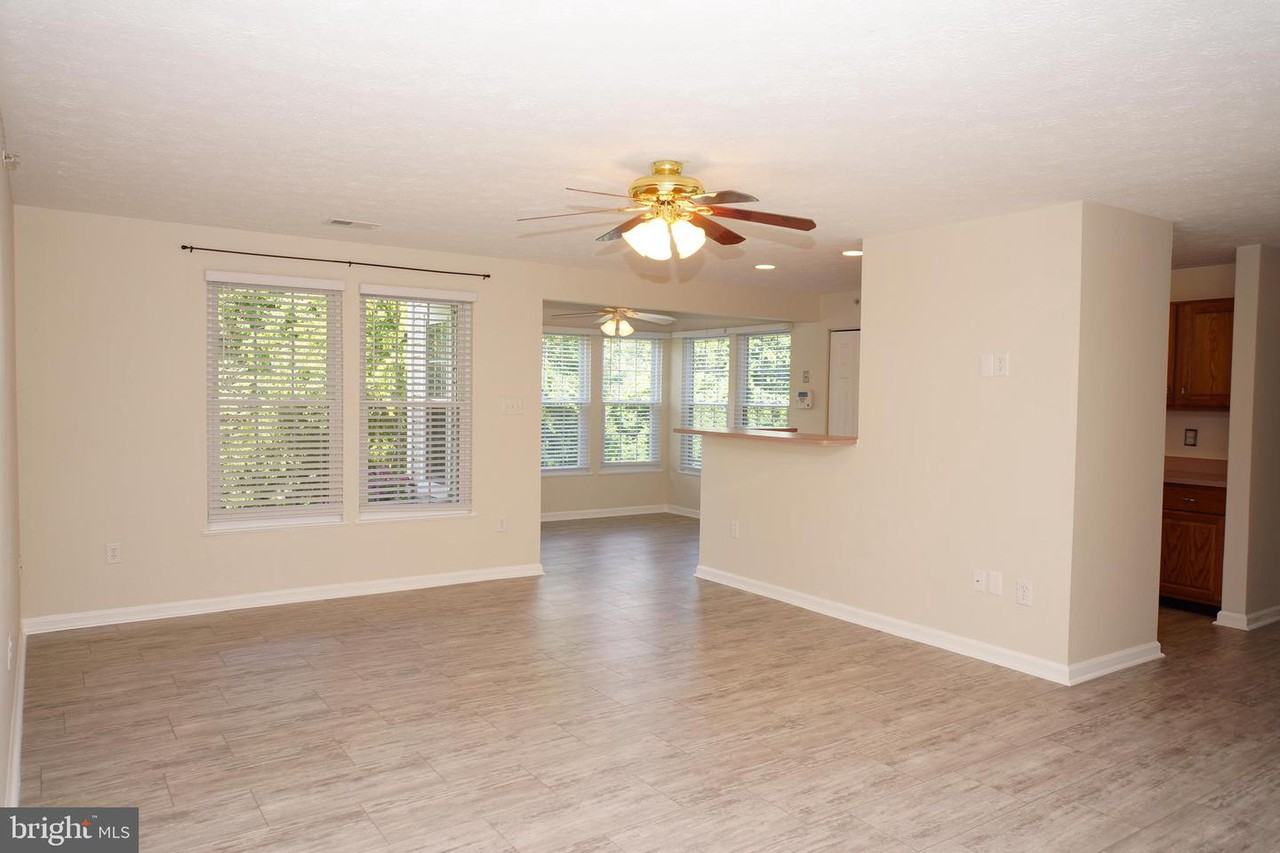 905 Blue Leaf Ct Apt C - Photo 3 of 33