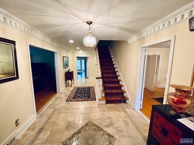 101 Chestnut Ridge Rd - Photo 2 of 18