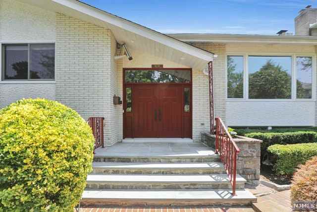 69 Ash St - Photo 2 of 22