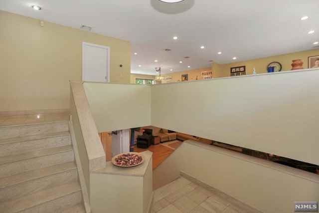 69 Ash St - Photo 3 of 22