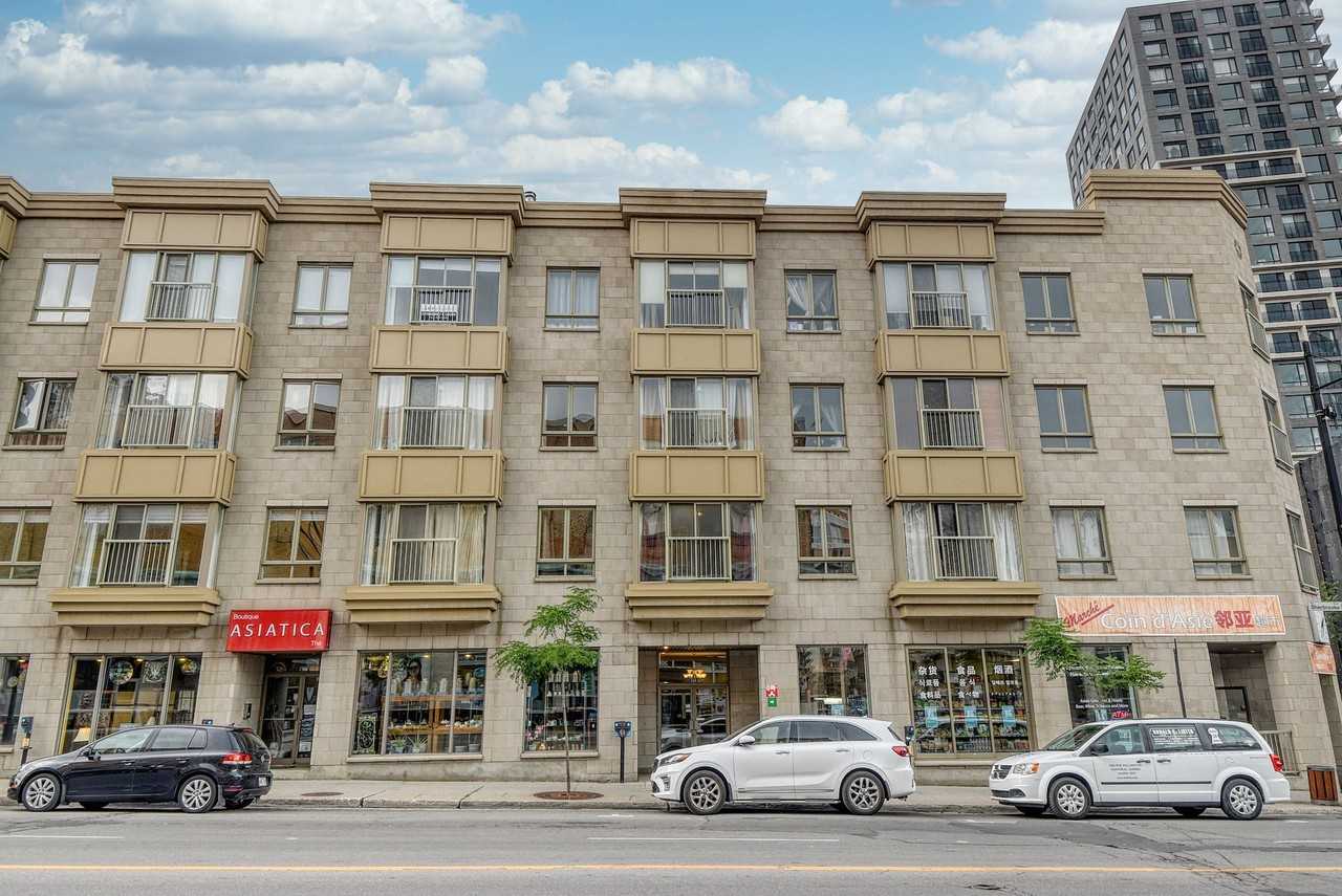 320 Rue Sherbrooke Ouest 402, Montréal, QC H2X 1X9 2 Bedroom Condo for