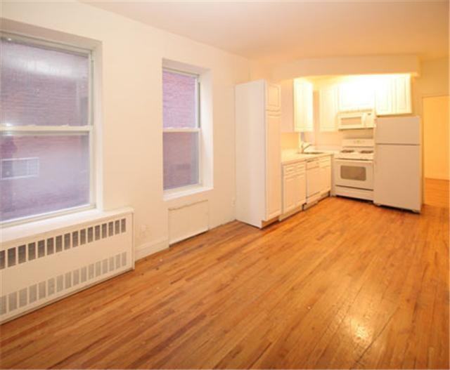 220 E 25th St #4B