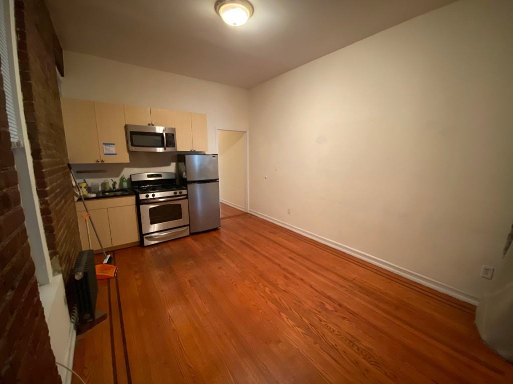 211 E 14th St #5 - Photo 2 of 12