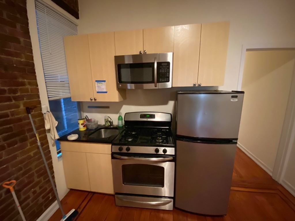 211 E 14th St #5 - Photo 3 of 12