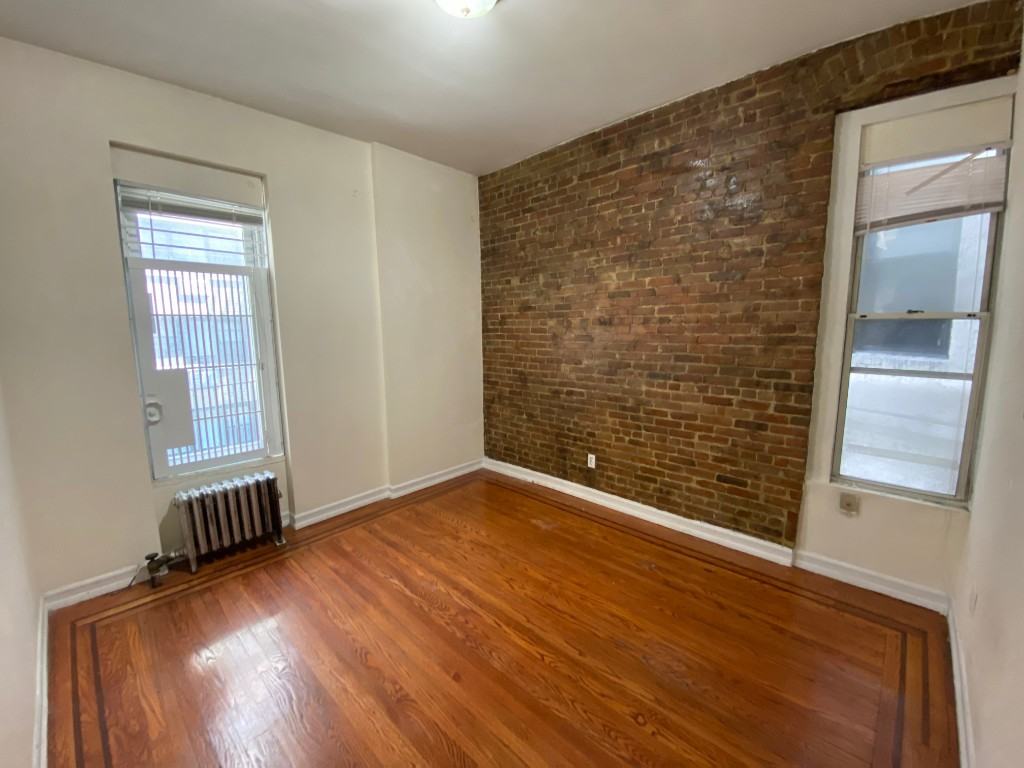 211 E 14th St #5 - Photo 4 of 12
