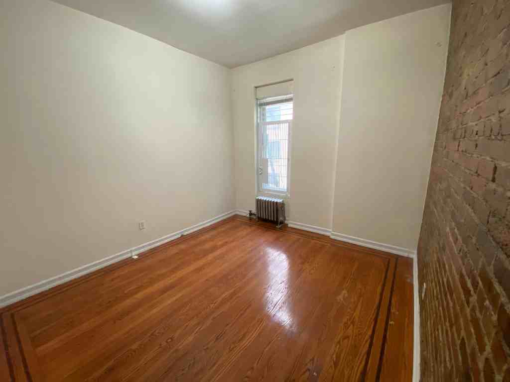 211 E 14th St #5 - Photo 5 of 12