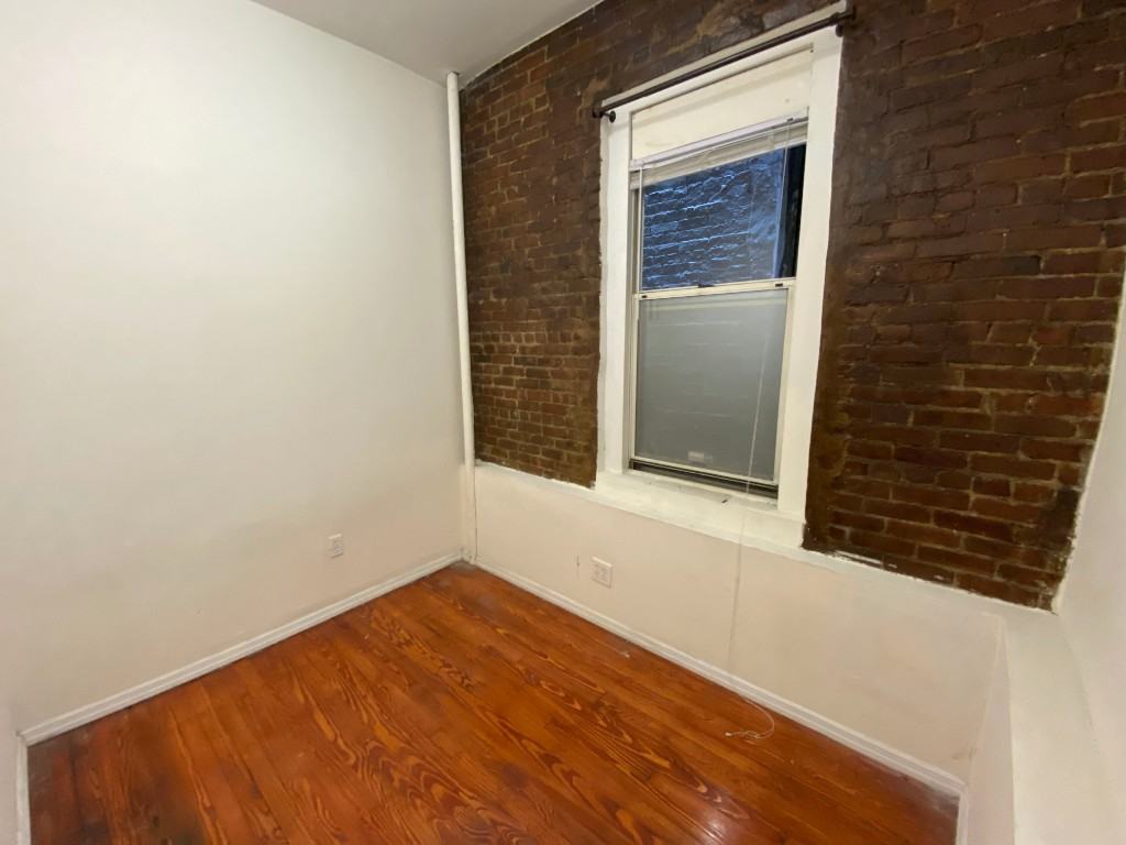 211 E 14th St #5 - Photo 6 of 12