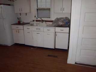 923 S Valley Ave - Photo 2 of 7