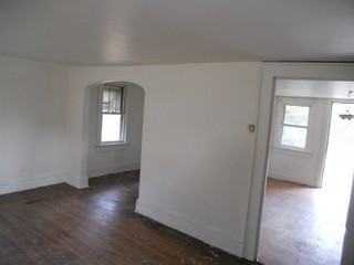 923 S Valley Ave - Photo 3 of 7