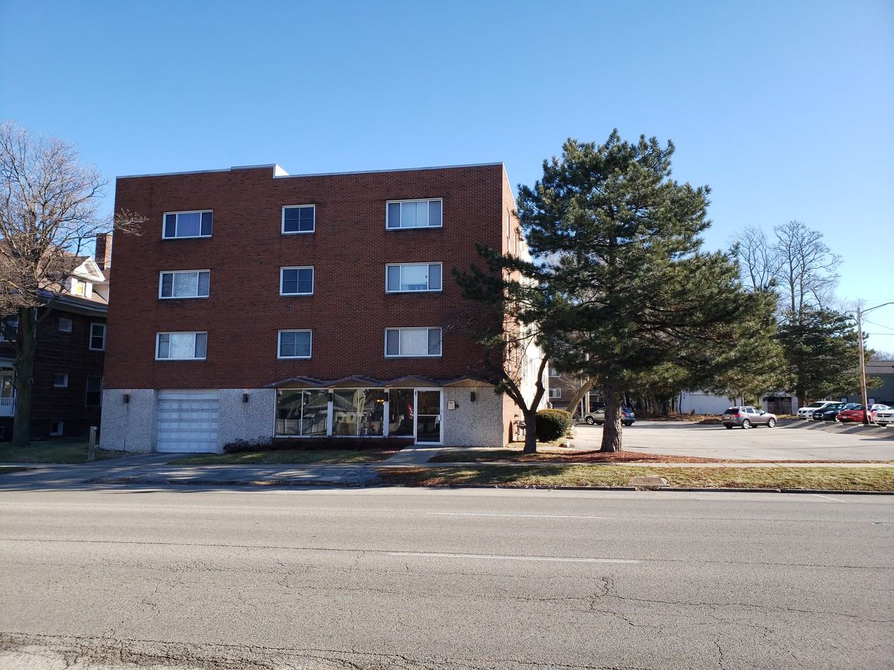 909 North Main Street 17 Bloomington Il 61701 1 Bedroom Apartment For Rent For 600 Month Zumper