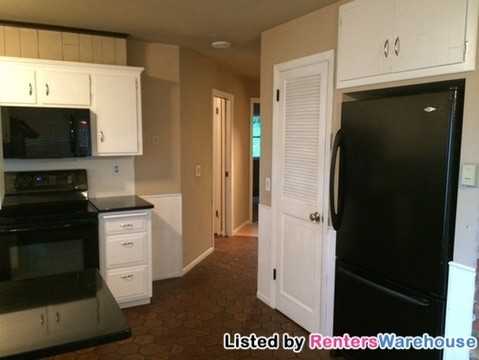 400 6th St E - Photo 3 of 12