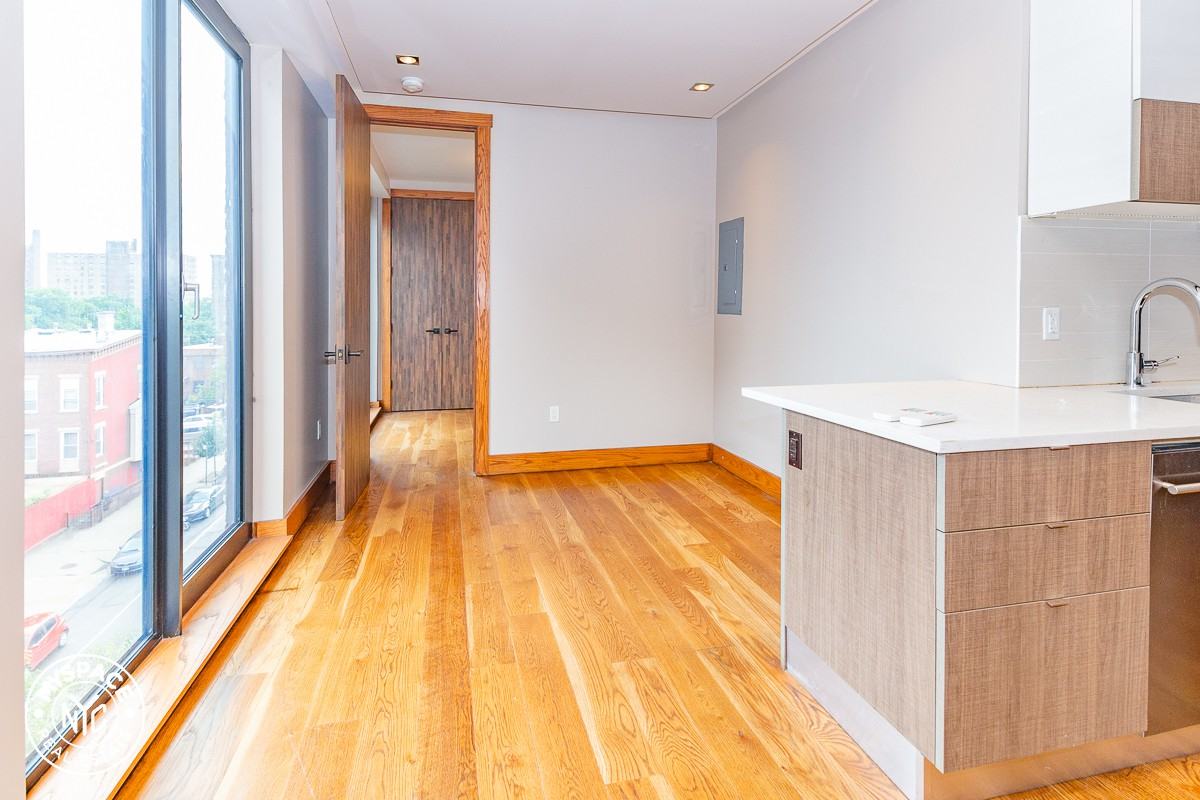 865 Willoughby Ave #6B