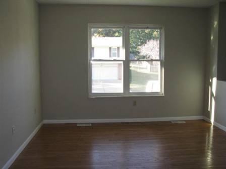 822 Acorn Dr - Photo 3 of 10