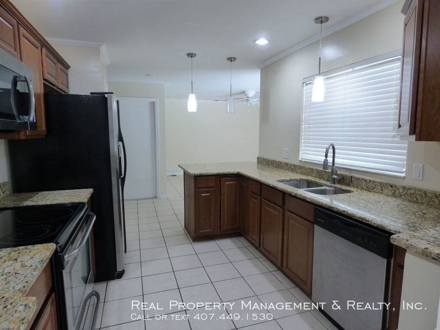 6221 Silver Glen Ct - Photo 3 of 12
