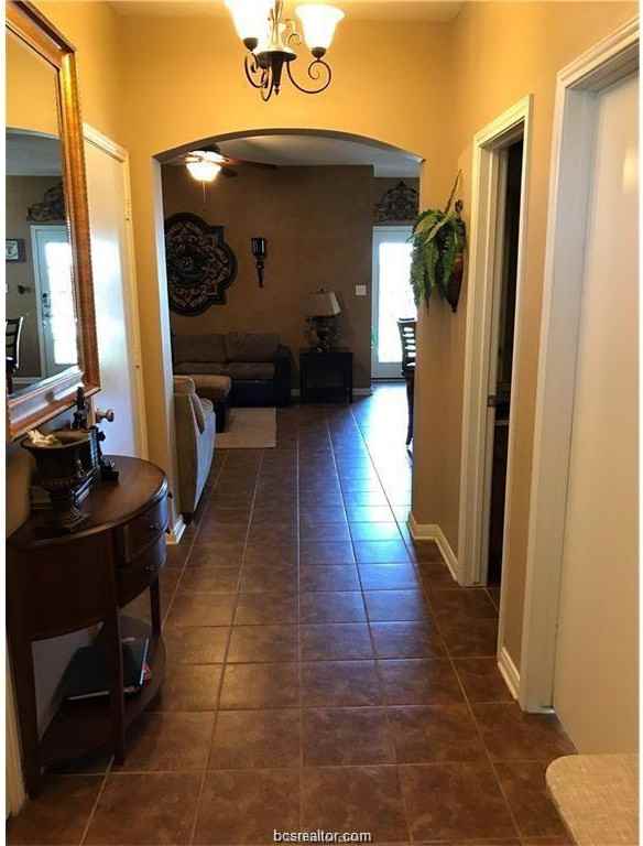 2931 Mclaren Dr - Photo 3 of 16