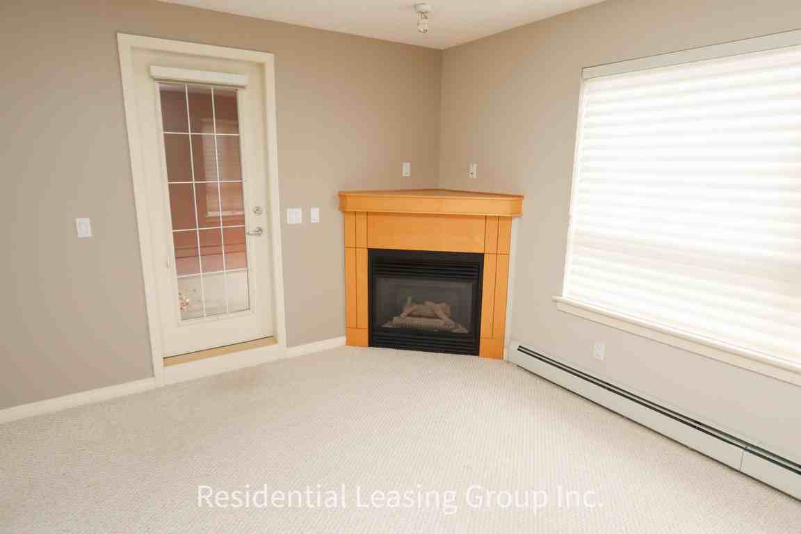 Lovely 3 Bedroom Condo - Photo 3 of 16