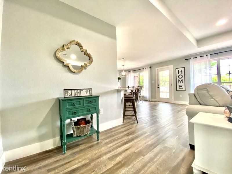 110 Honeysuckle Ct - Photo 3 of 24