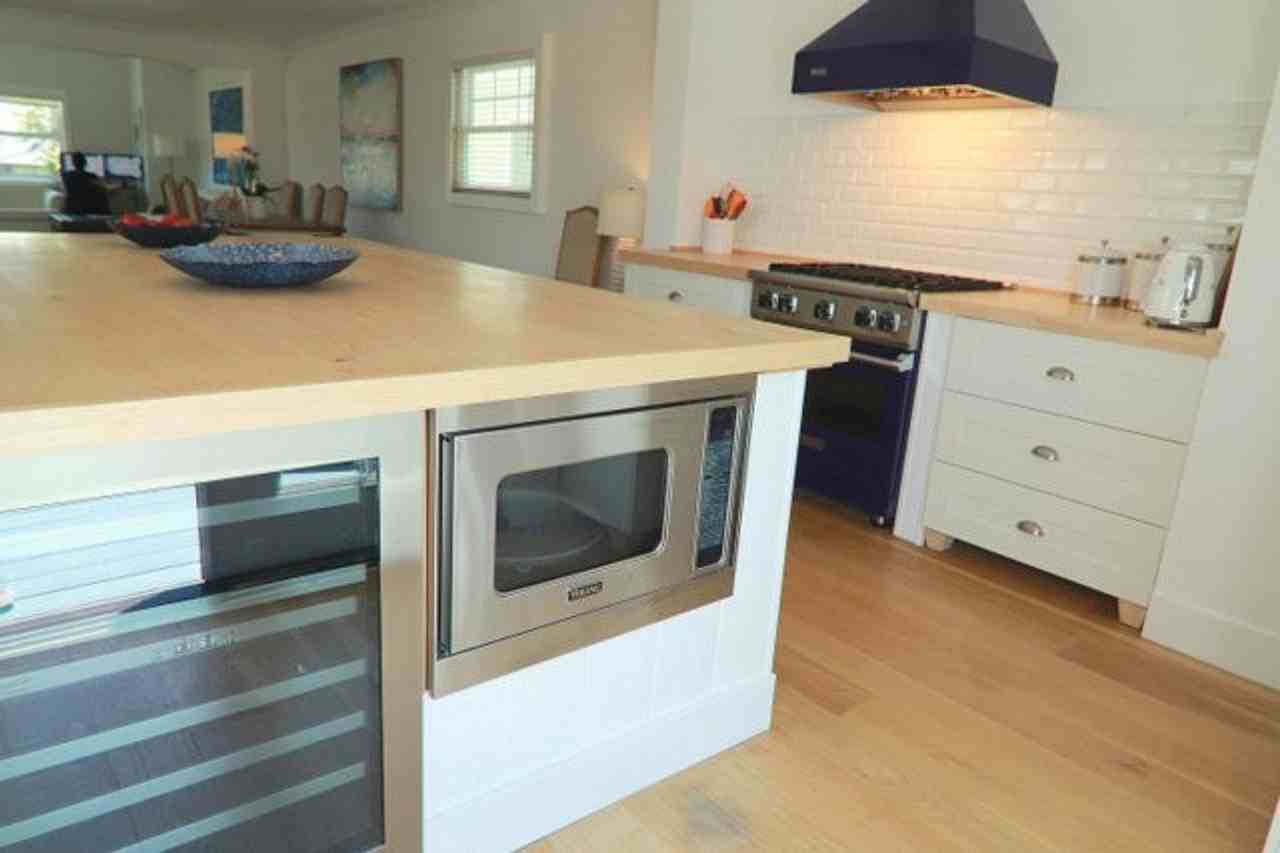 719 Anderson St - Photo 2 of 14