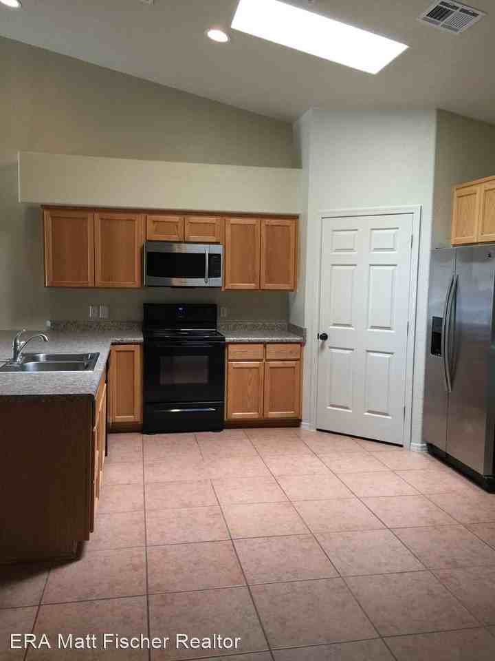 9207 E 31st Ln - Photo 2 of 9