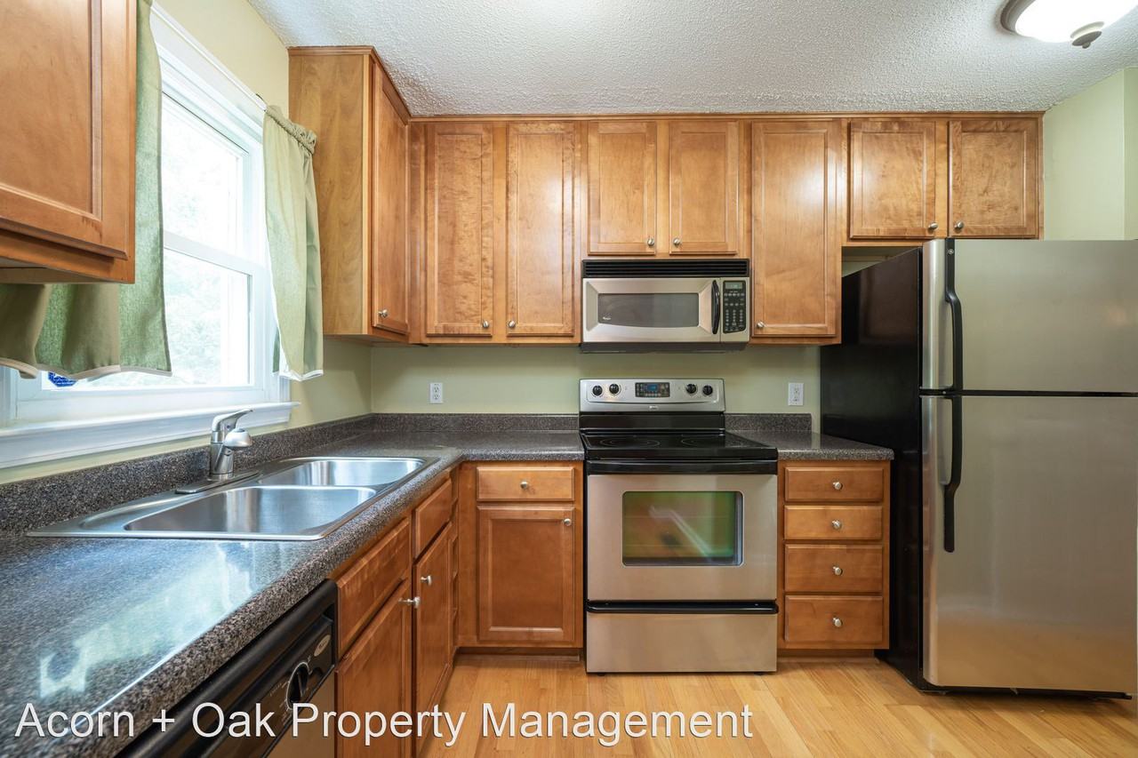 109 Gunston Ct - Photo 3 of 10