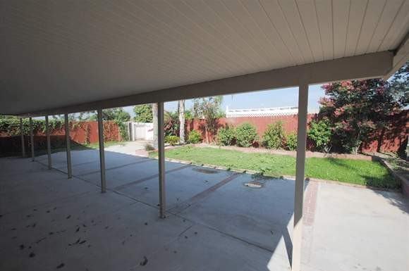 457 S Tamarisk Ave - Photo 2 of 9