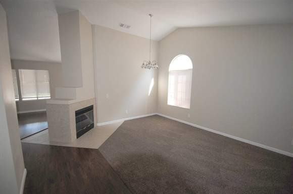 457 S Tamarisk Ave - Photo 3 of 9