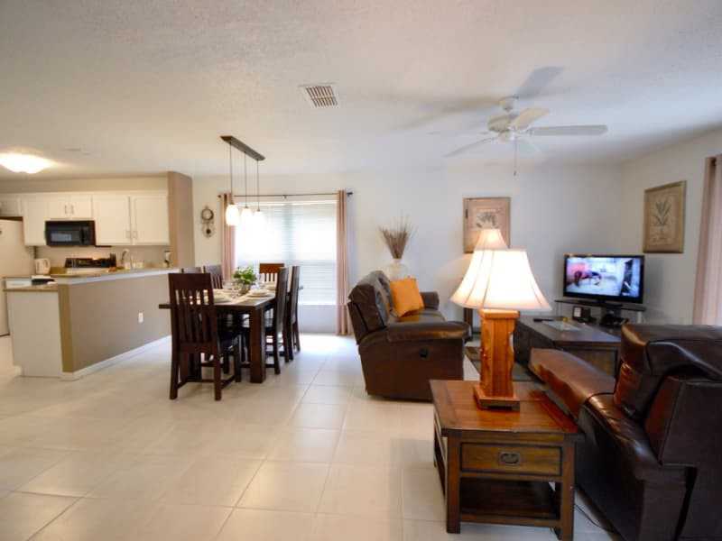 2414 Saint Augustine Blvd - Photo 3 of 11