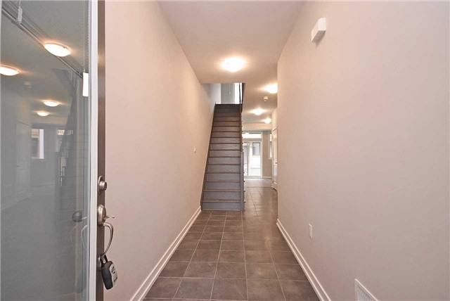 226 Squire Crescent #Main - Photo 2 of 18