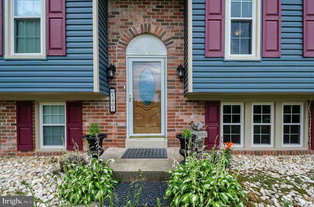 5405 Huckleberry Ln - Photo 2 of 39