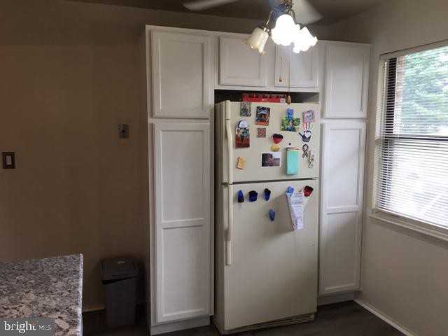 302 Silver Ct - Photo 3 of 25