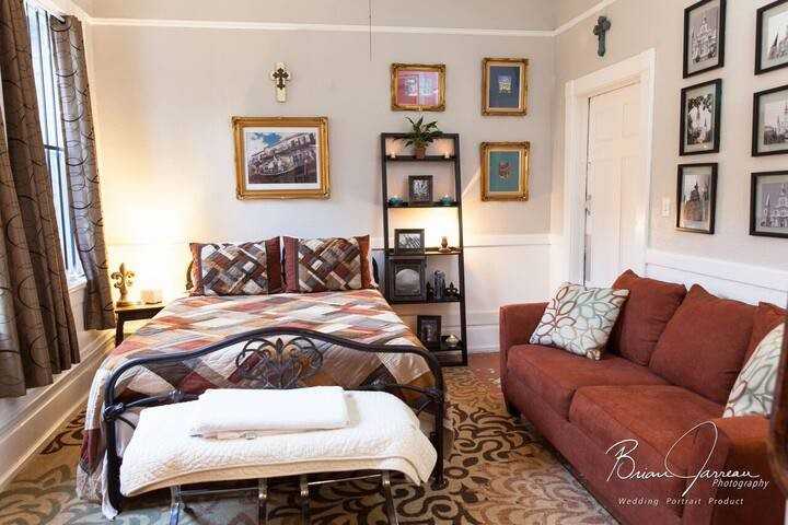 835 Spain Street - Photo 3 of 6