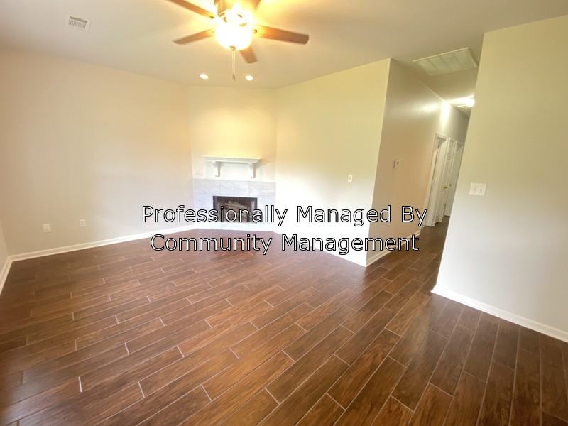 15084 Dipple Dr - Photo 3 of 18