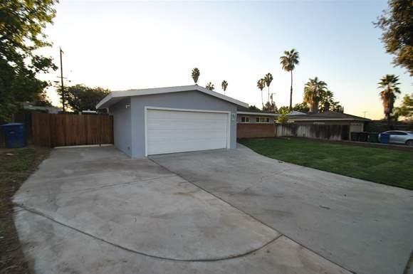 2994 Kathleen St - Photo 2 of 17