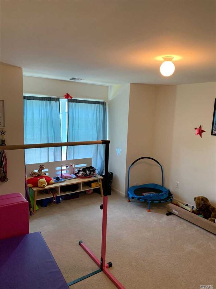 34 Bloomington St - Photo 3 of 13